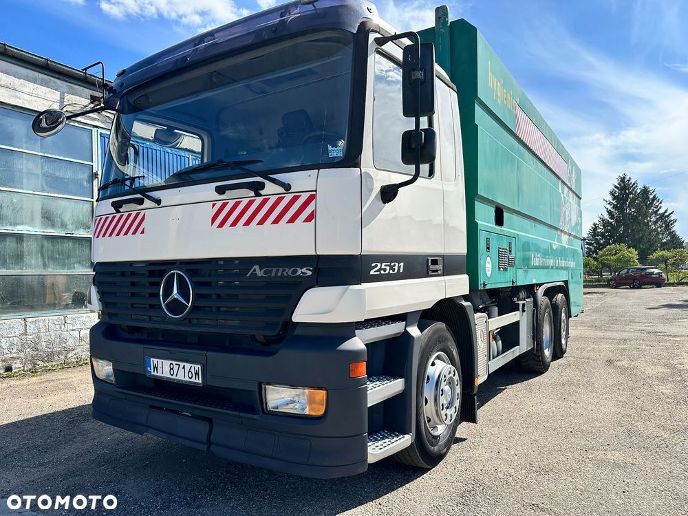Mercedes-Benz Actros 6x2 - 1