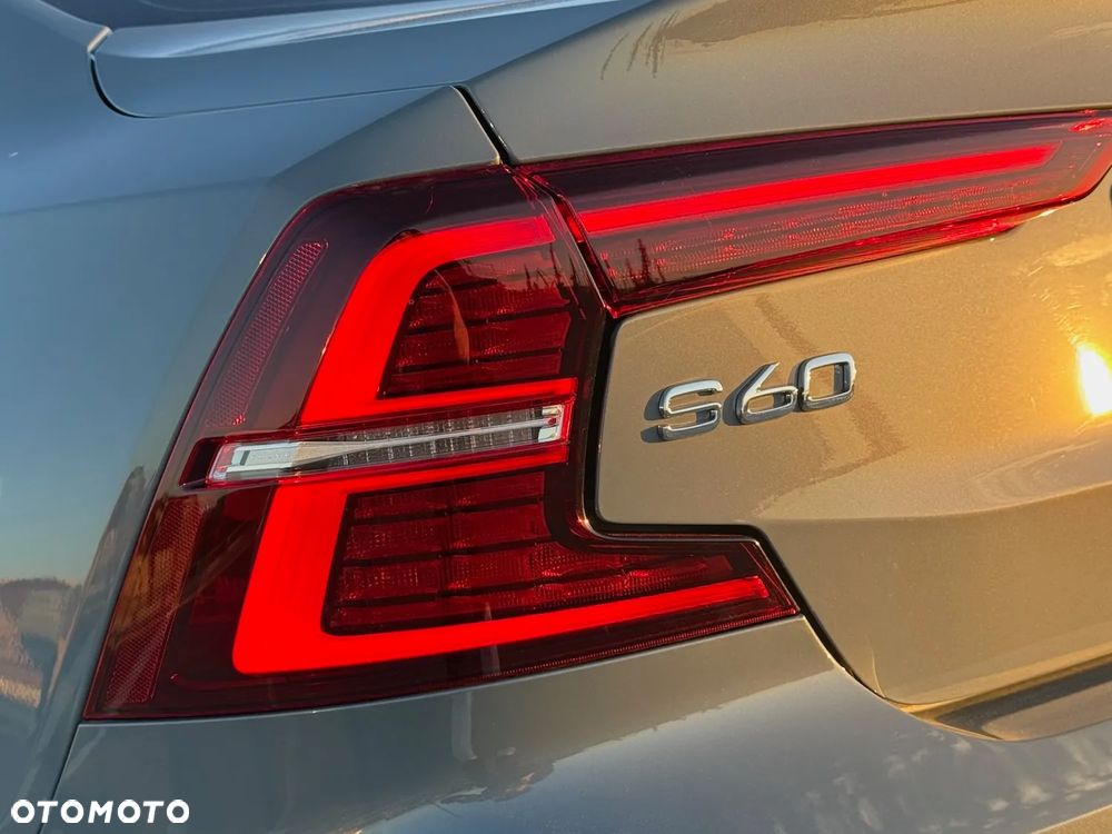 Volvo S60 B5 B AWD Plus Dark - 15