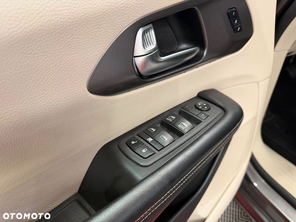 Chrysler Pacifica - 19