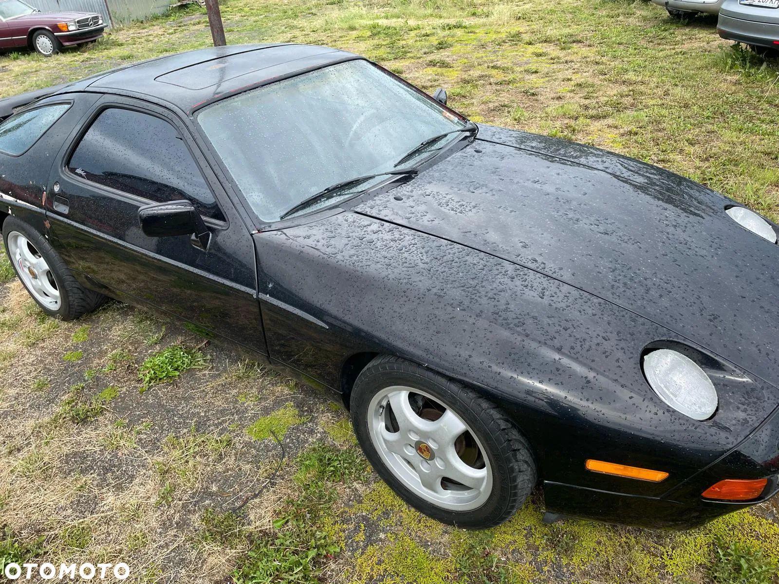 Porsche 928 - 1