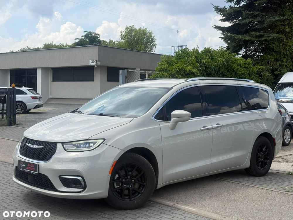 Chrysler Pacifica - 2