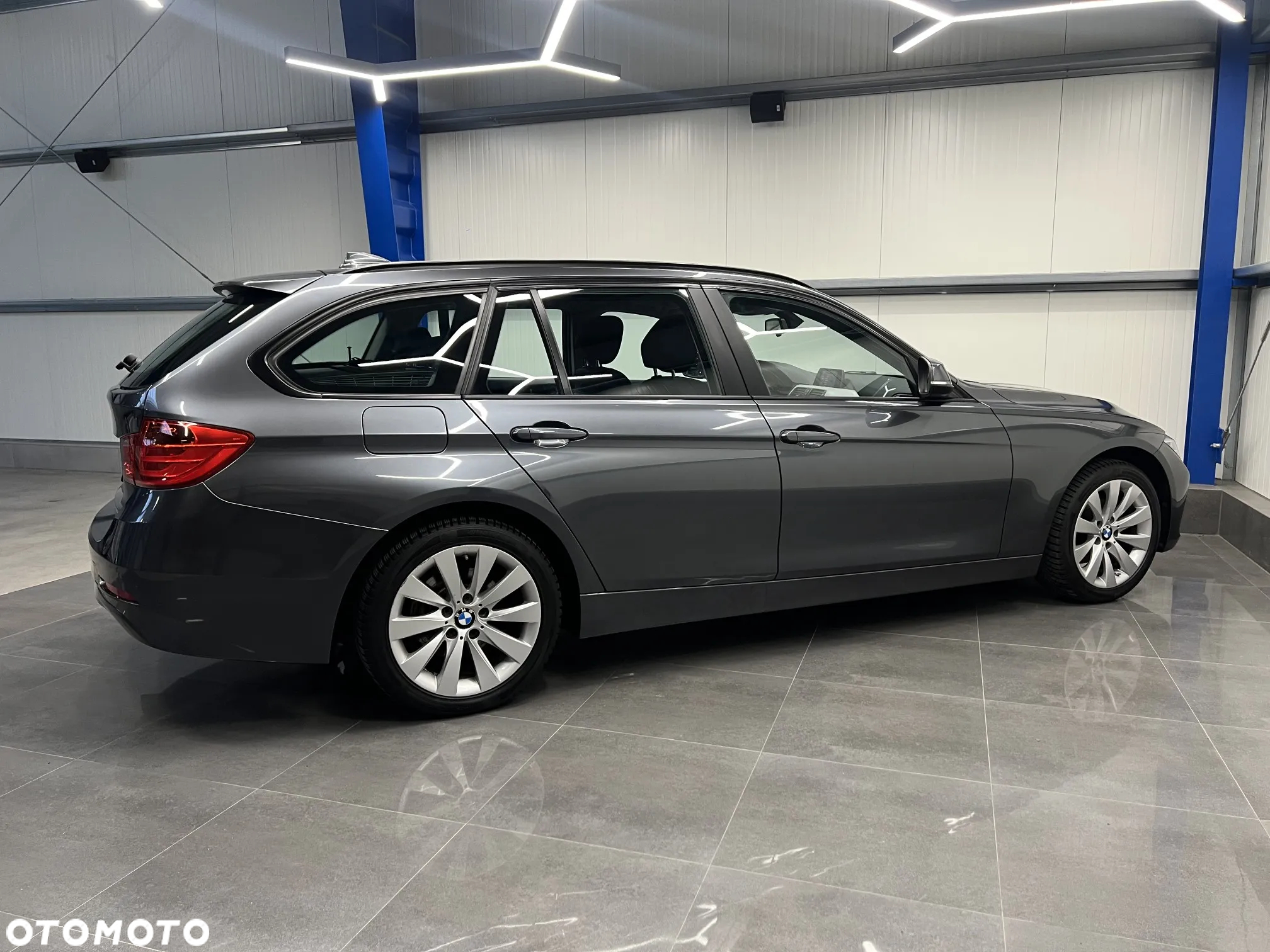 BMW Seria 3 318d DPF Touring - 10