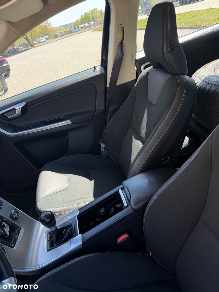 Volvo XC 60 D4 Momentum - 35