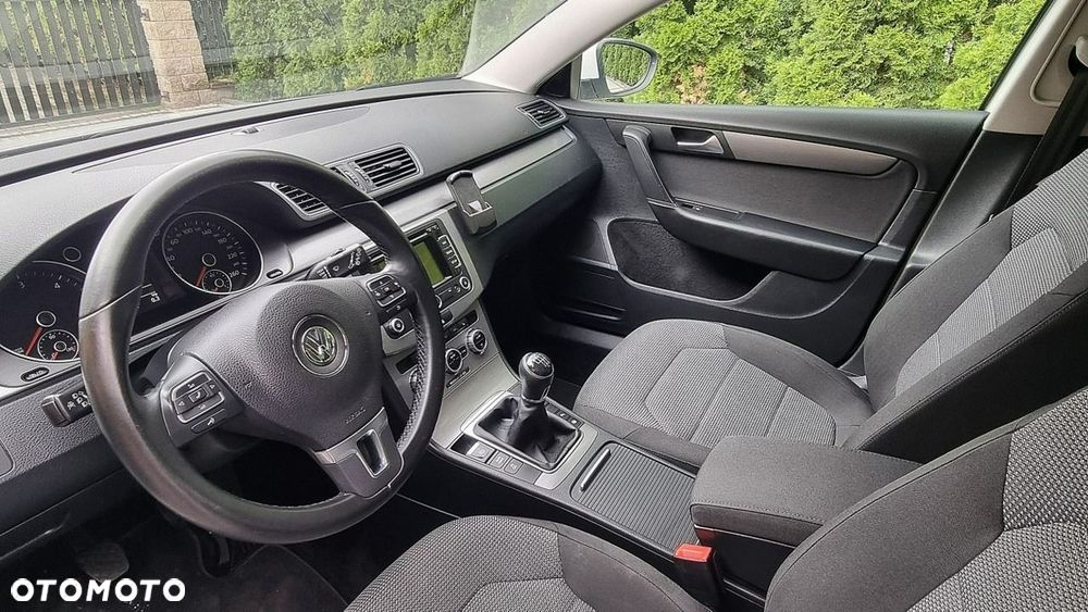 Volkswagen Passat - 12