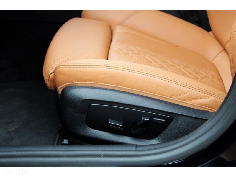 BMW Seria 5 530e xDrive sport - 15