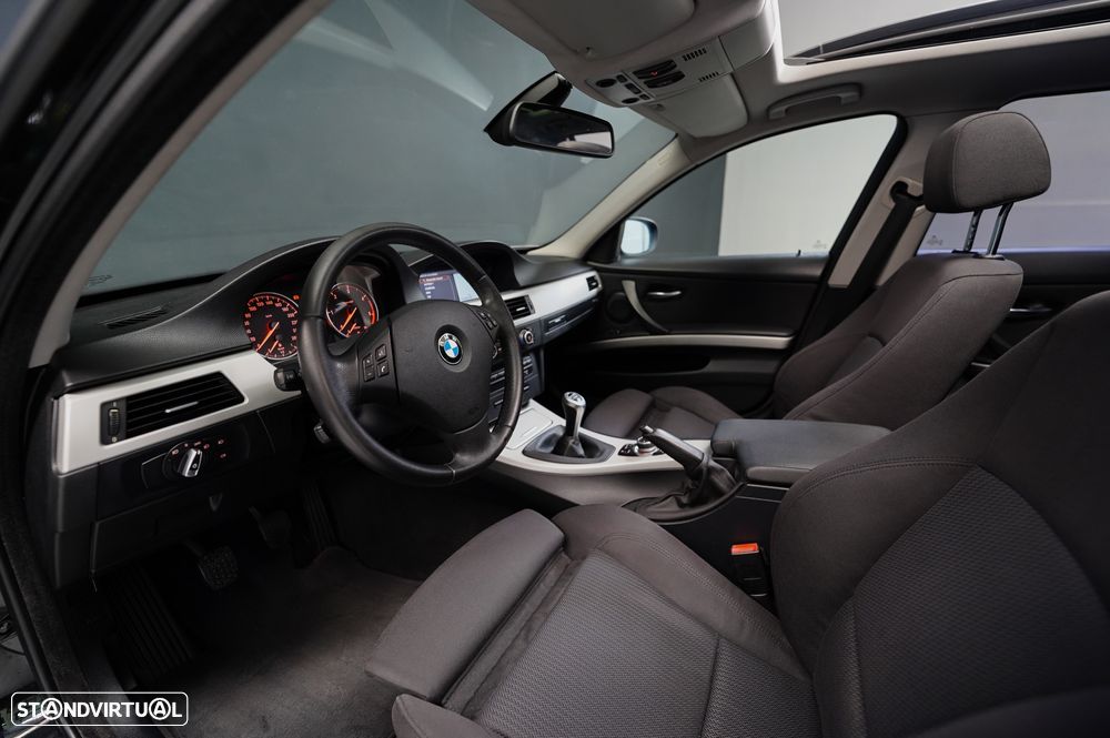 BMW 320 d Touring Navigation Sport - 14