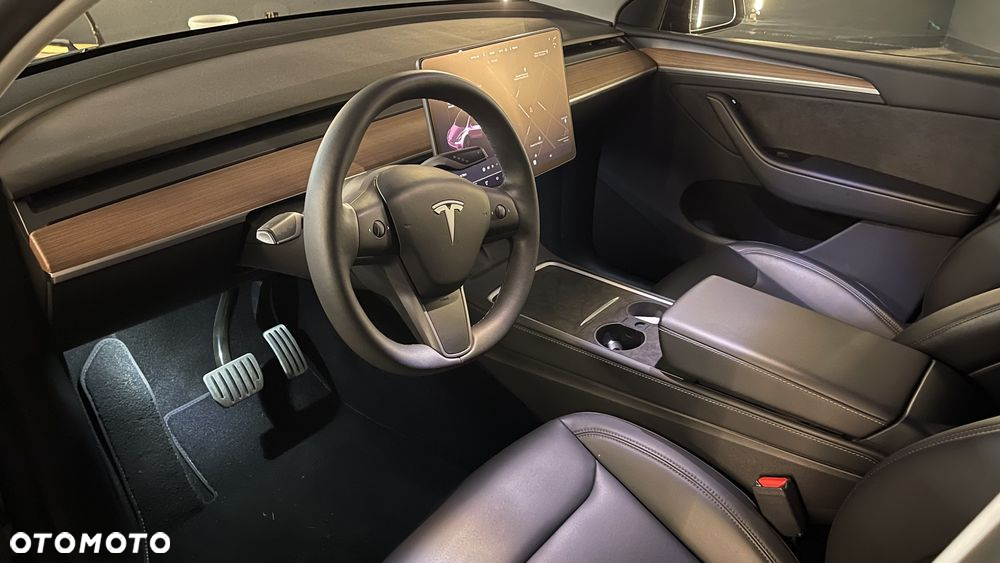 Tesla Y Performance AWD - 7