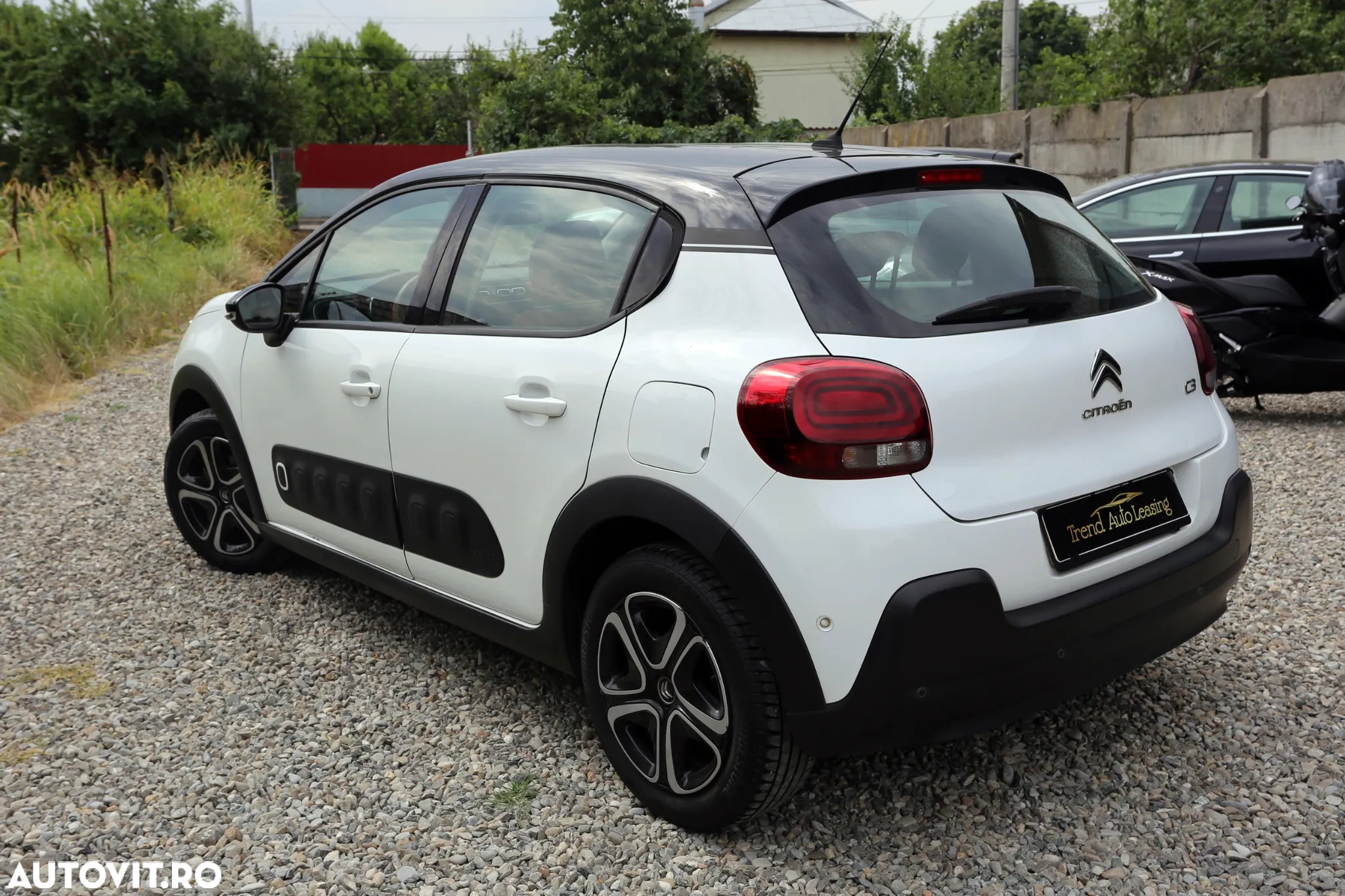 Citroën C3 1.2 PureTech BVM Shine - 2