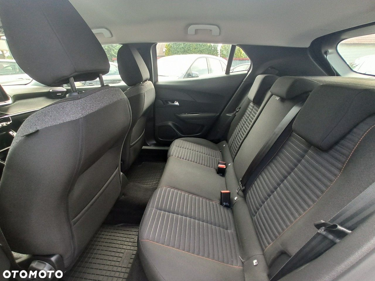 Peugeot 2008 - 8