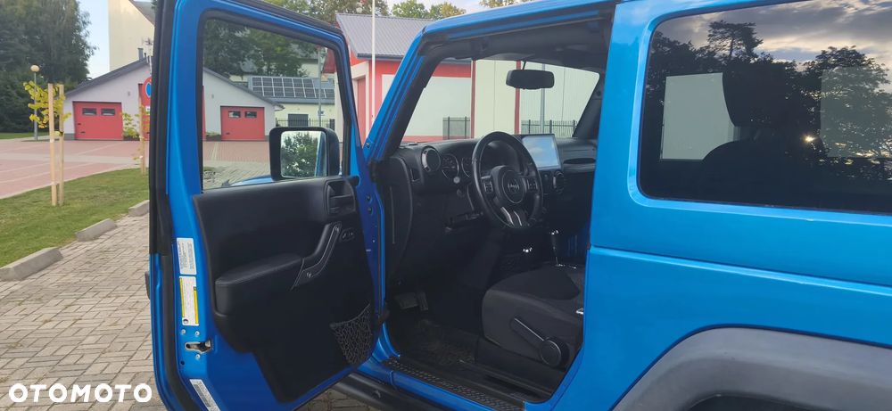 Jeep Wrangler - 12
