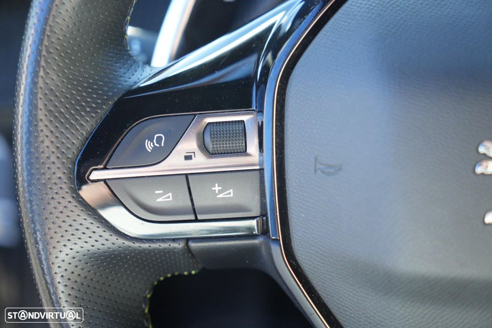 Peugeot 2008 1.2 PureTech GT EAT8 - 44