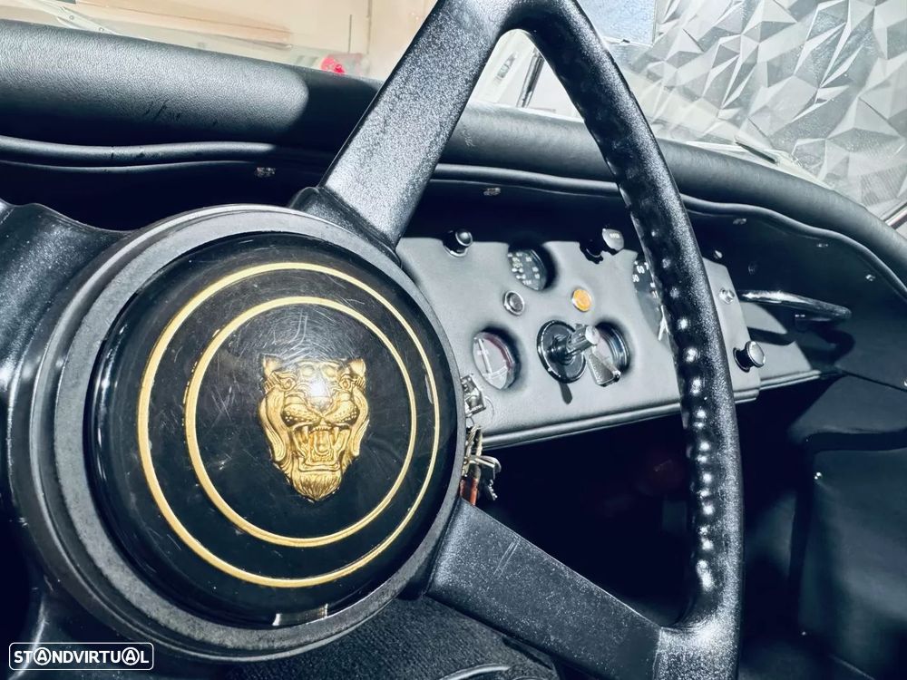 Jaguar XK140 - 37
