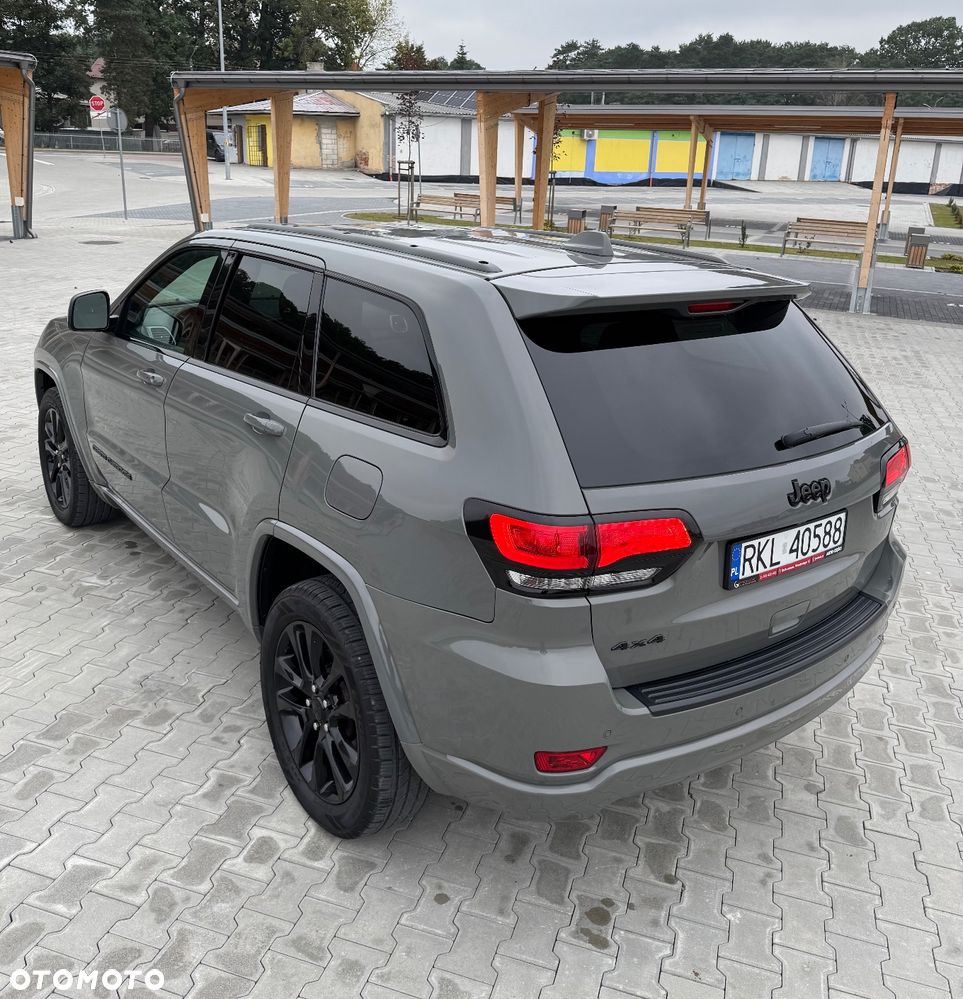 Jeep Grand Cherokee - 1