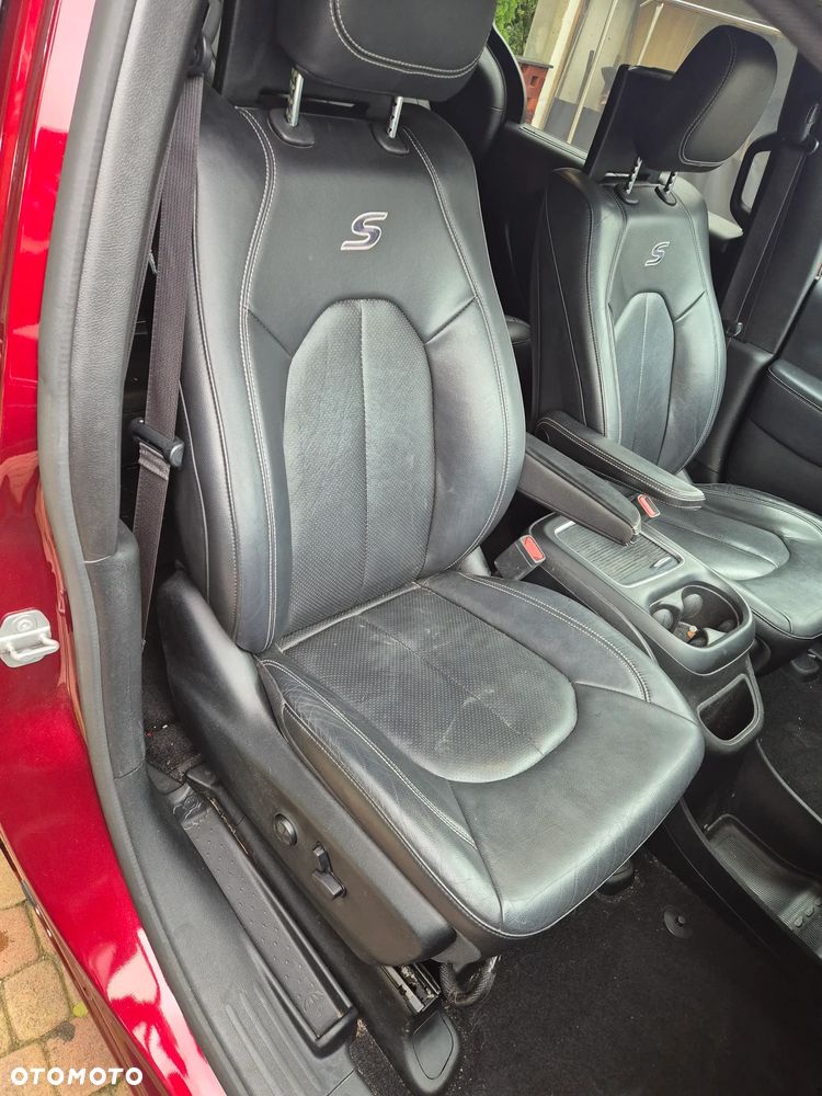 Chrysler Pacifica - 20