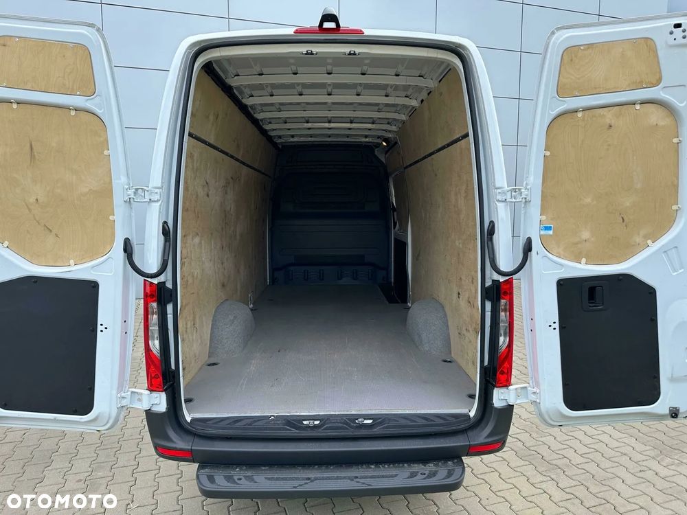 Mercedes-Benz Sprinter - 10