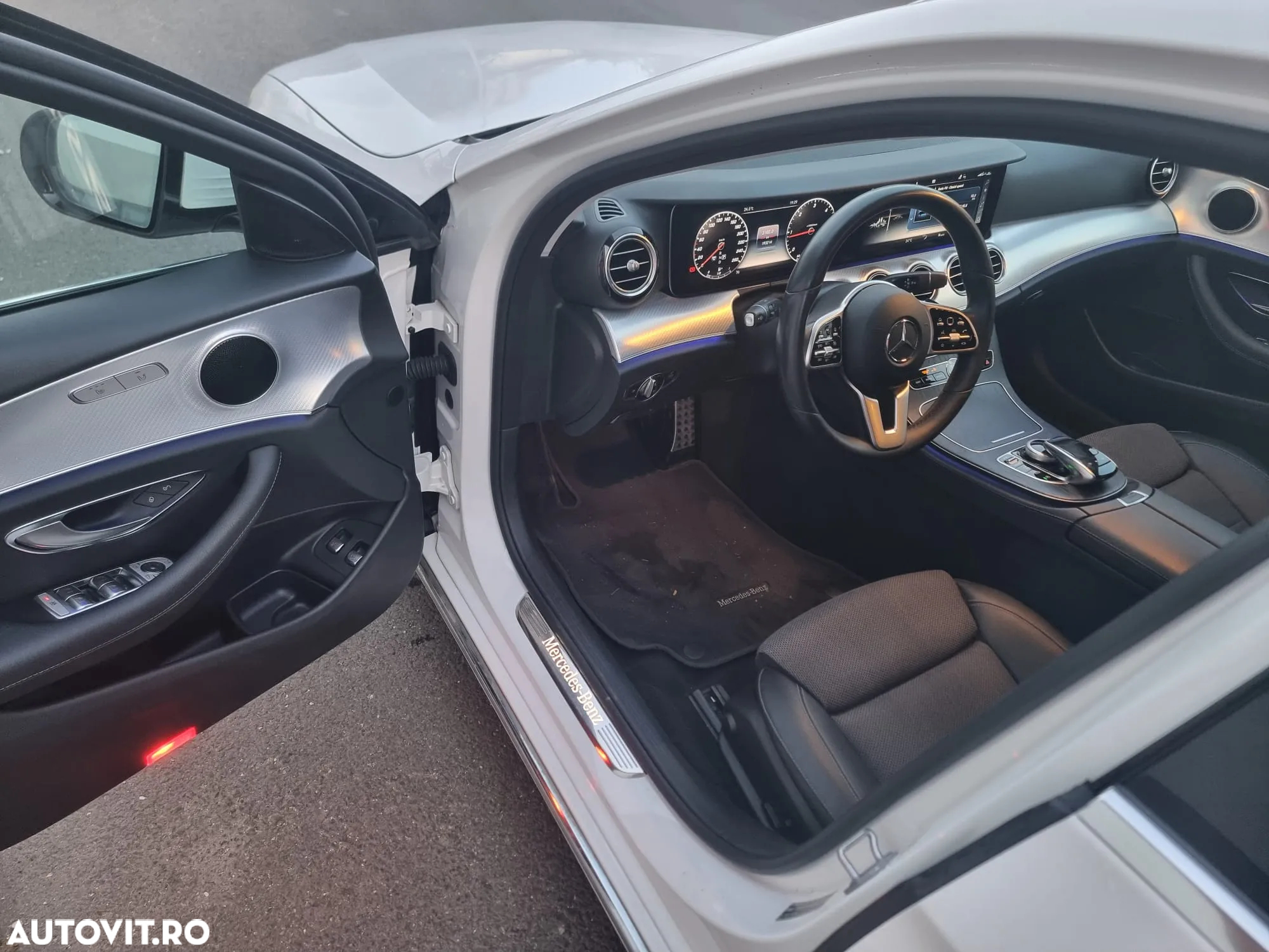 Mercedes-Benz E 220 d T 9G-TRONIC Avantgarde - 23