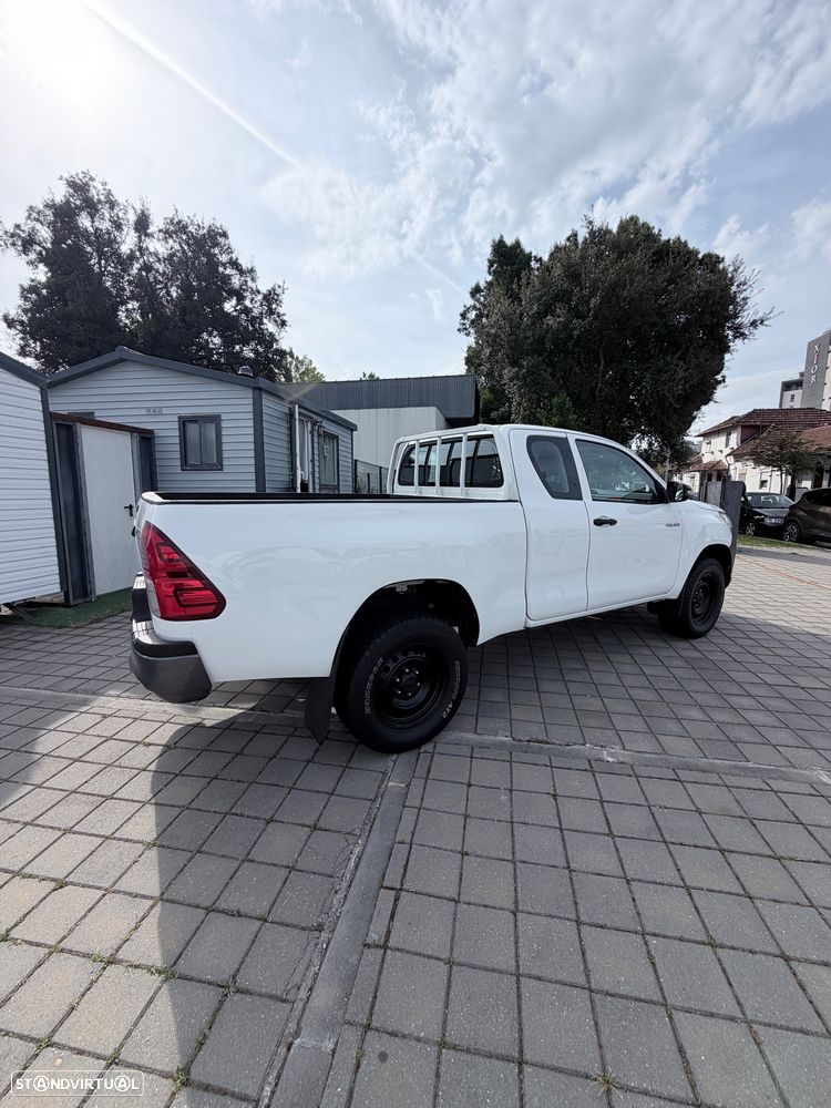 Toyota Hilux 2.4 D-4D 2WD CE - 9