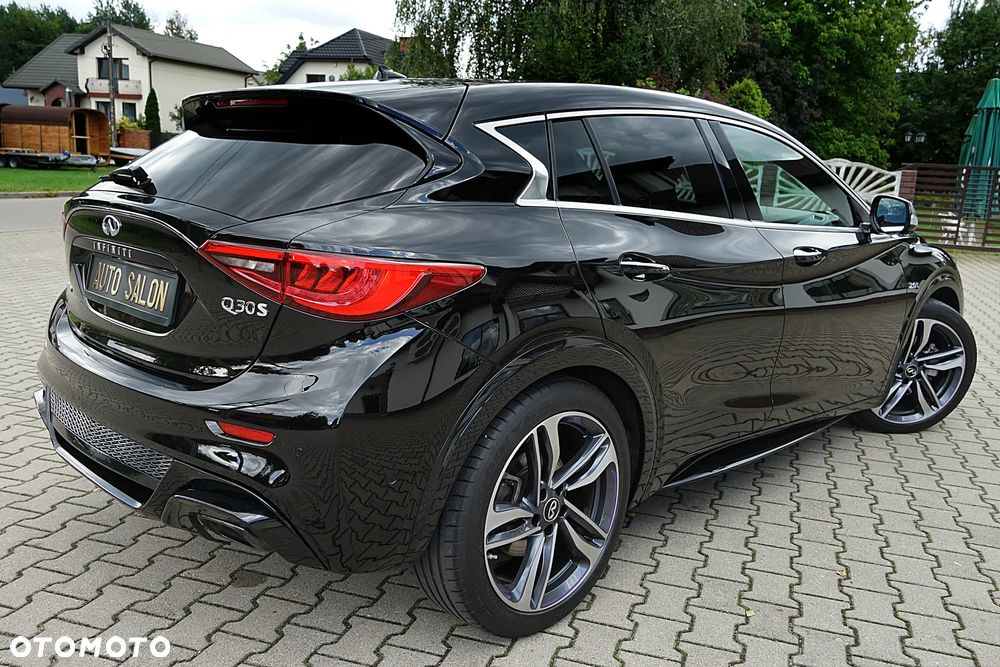 Infiniti Q30 2.0t DCT AWD Sport City Black - 16
