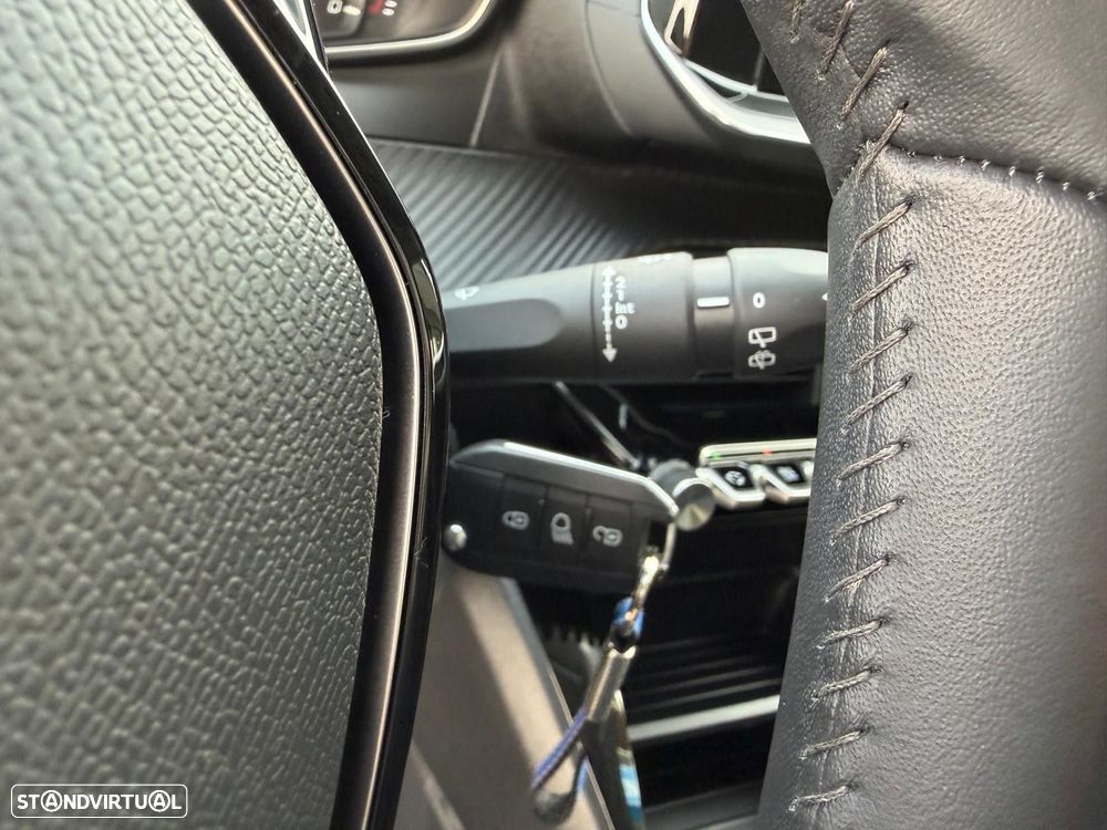 Peugeot 208 1.2 PureTech Allure - 21