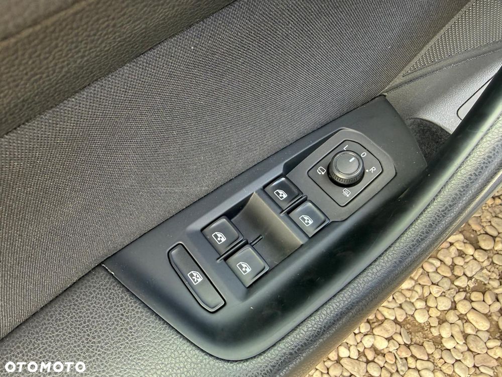 Volkswagen Passat 2.0 TDI (BlueMotion Technology) DSG Highline - 16