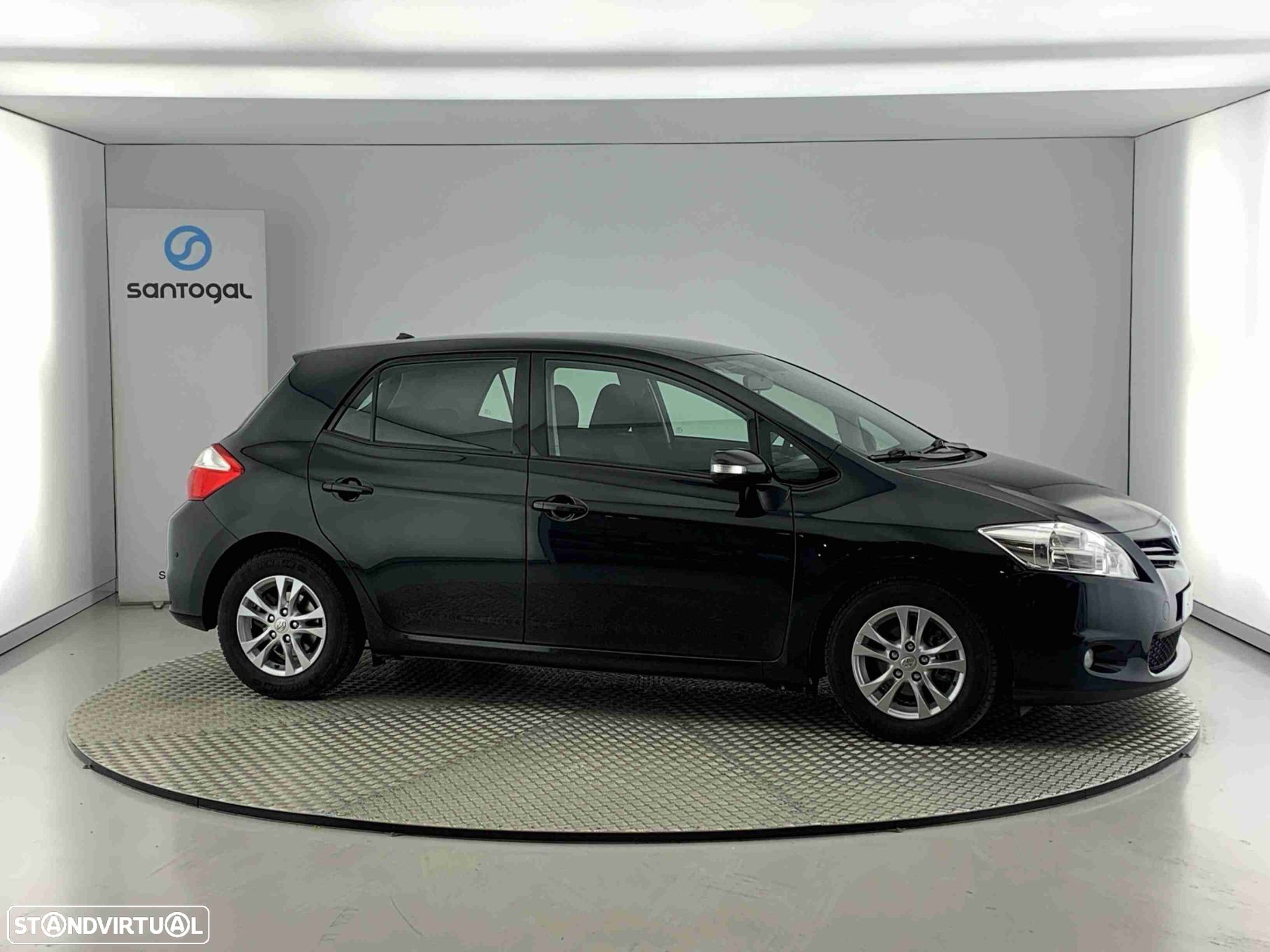 Toyota Auris 1.4 D-4D Comfort - 1