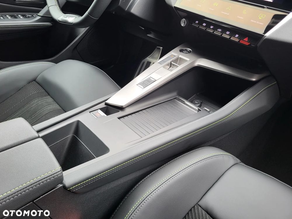 Peugeot 408 1.2 PureTech mHEV GT S&S e-DSC6 - 29