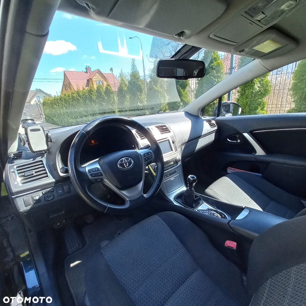 Toyota Avensis 1.6 - 7