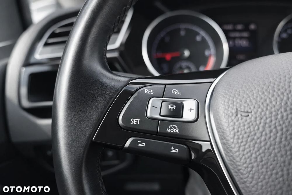 Volkswagen Touran 2.0 TDI SCR DSG Highline - 23