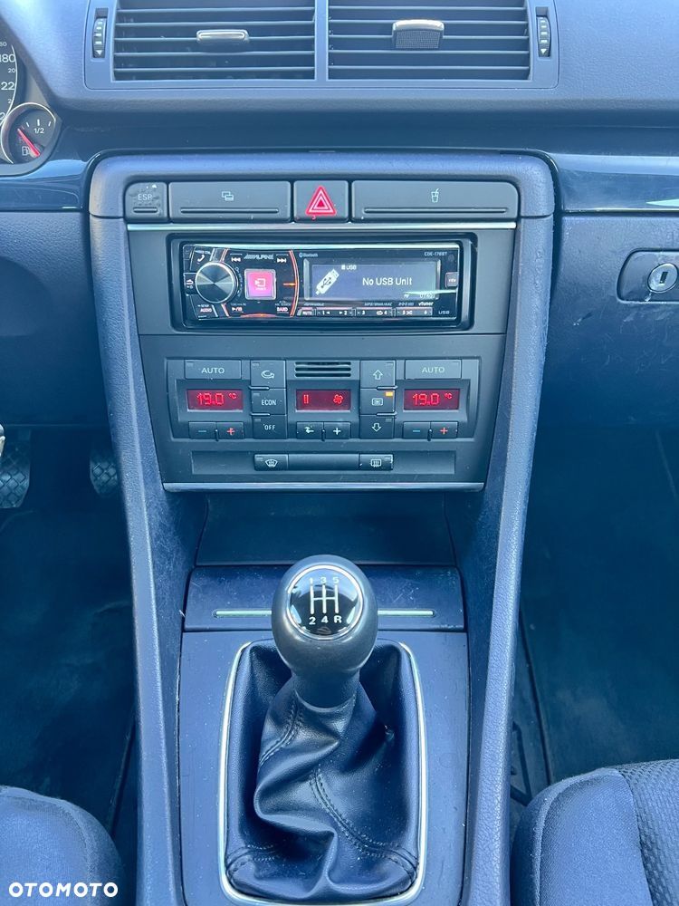 Audi A4 Limousine - 16