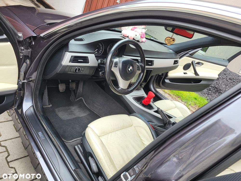 BMW Seria 3 330i - 14