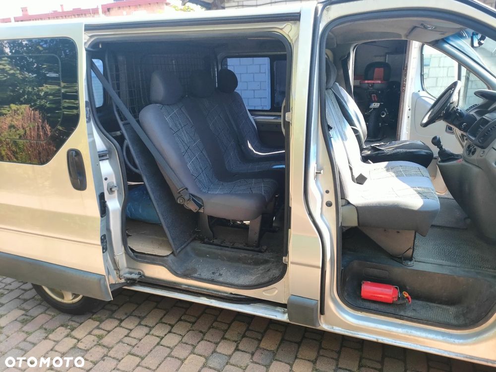 Renault Trafic Passenger - 4