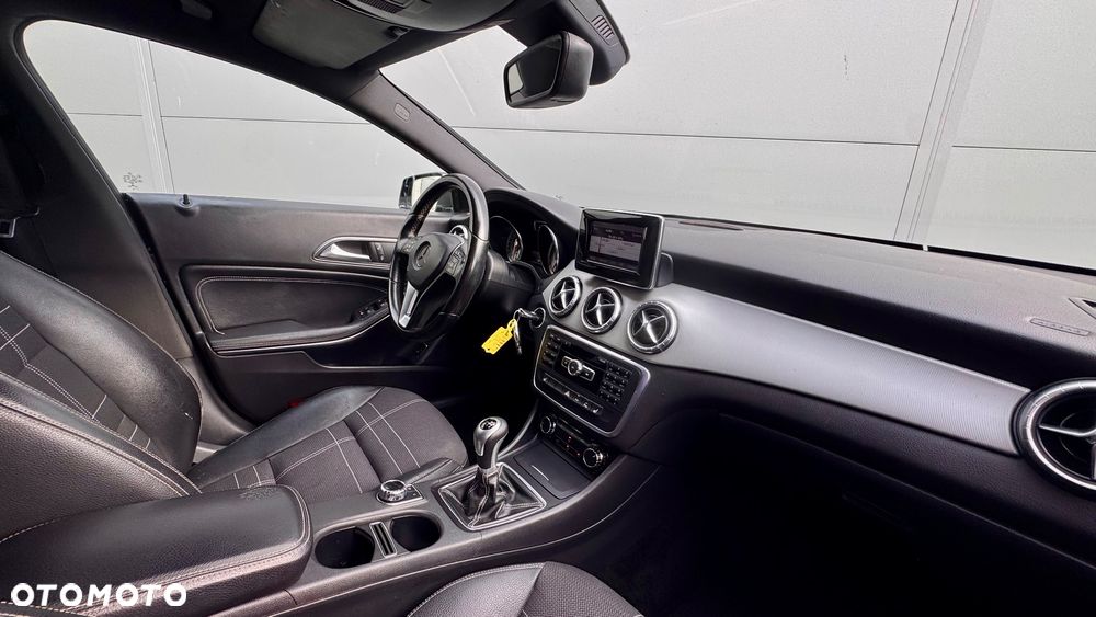 Mercedes-Benz CLA 200 AMG Line - 38
