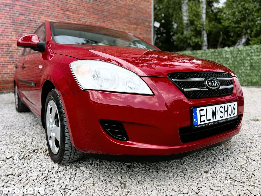 Kia Ceed - 36