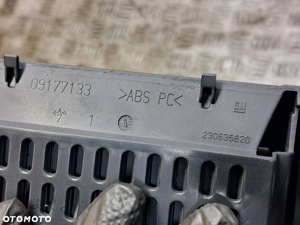 WYŚWIETLACZ + KRATKI NAWIEWU OPEL VECTRA C 13117636 09177133 - 6