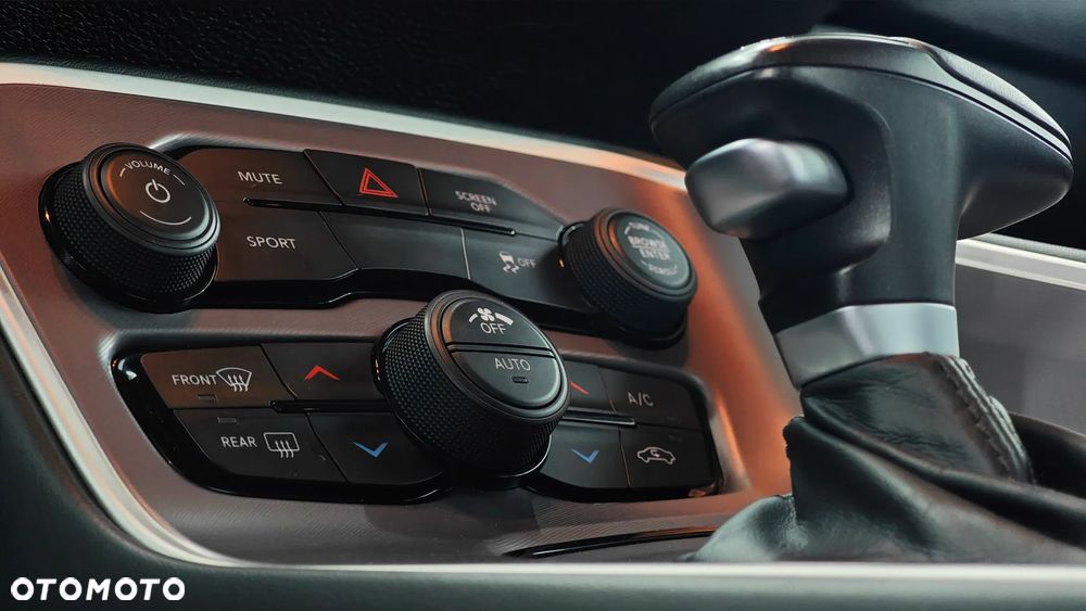 Dodge Challenger - 23