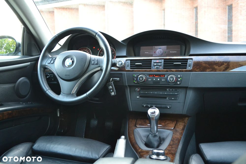 BMW Seria 3 325i - 28