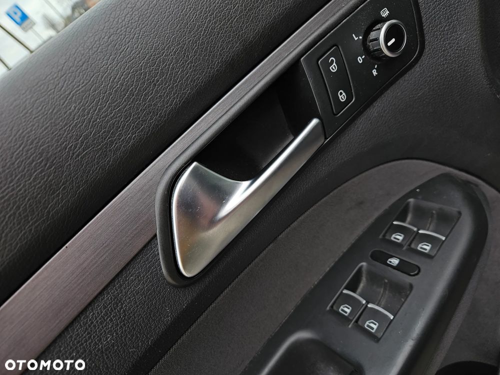 Volkswagen Touran 1.6 TDI DPF BlueMotion Technology Comfortline - 28