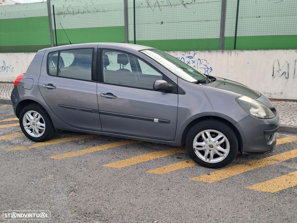 Renault Clio 1.2 16V Dynamique Luxe - 1