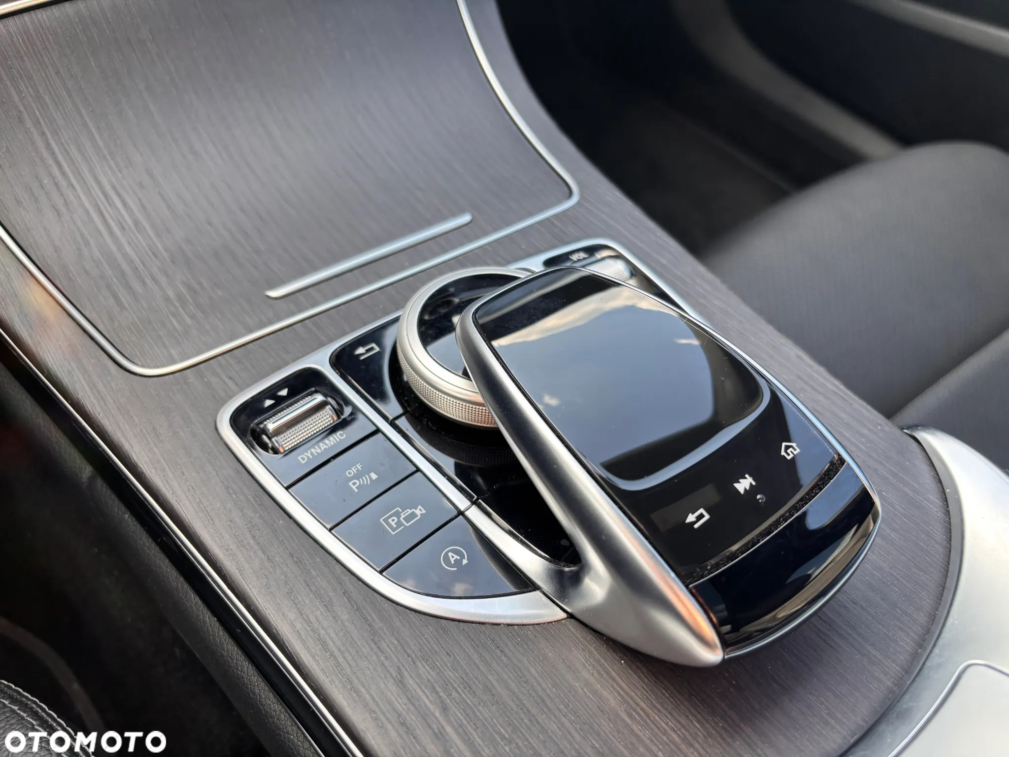 Mercedes-Benz Klasa C 300 T 4Matic 9G-TRONIC AMG Line - 14