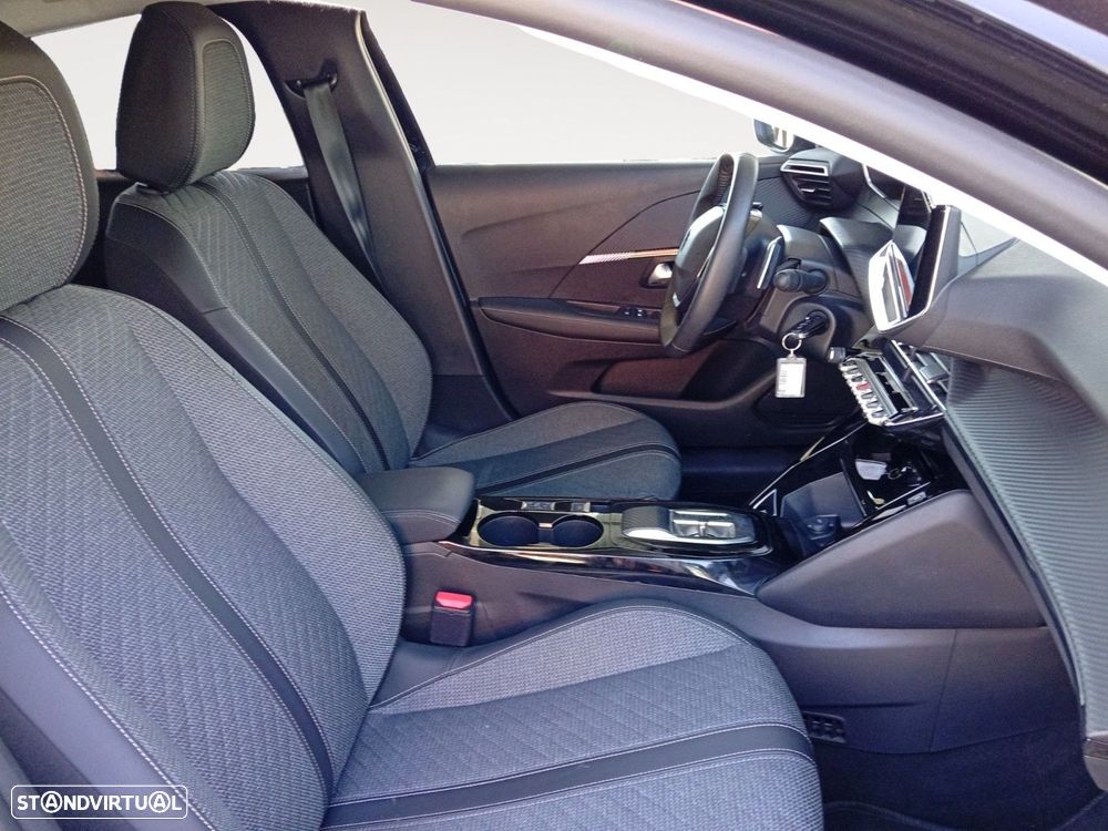 Peugeot 208 1.2 Hybrid Allure e-DCS6 — fotografia 15