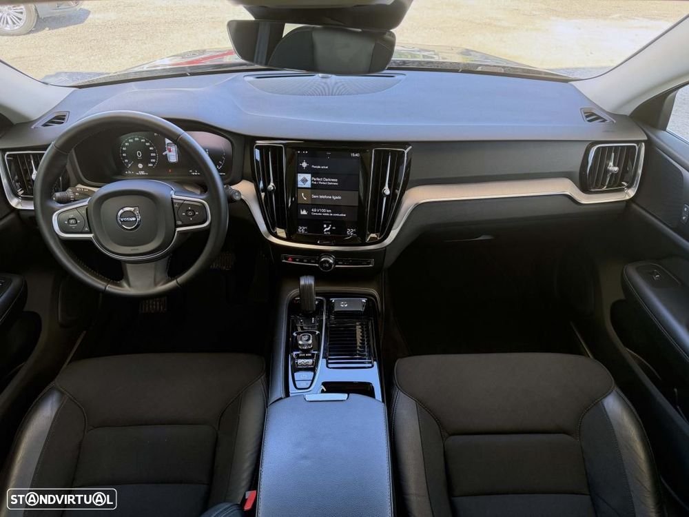 Volvo V60 2.0 T8 AWD TE Momentum Plus - 31