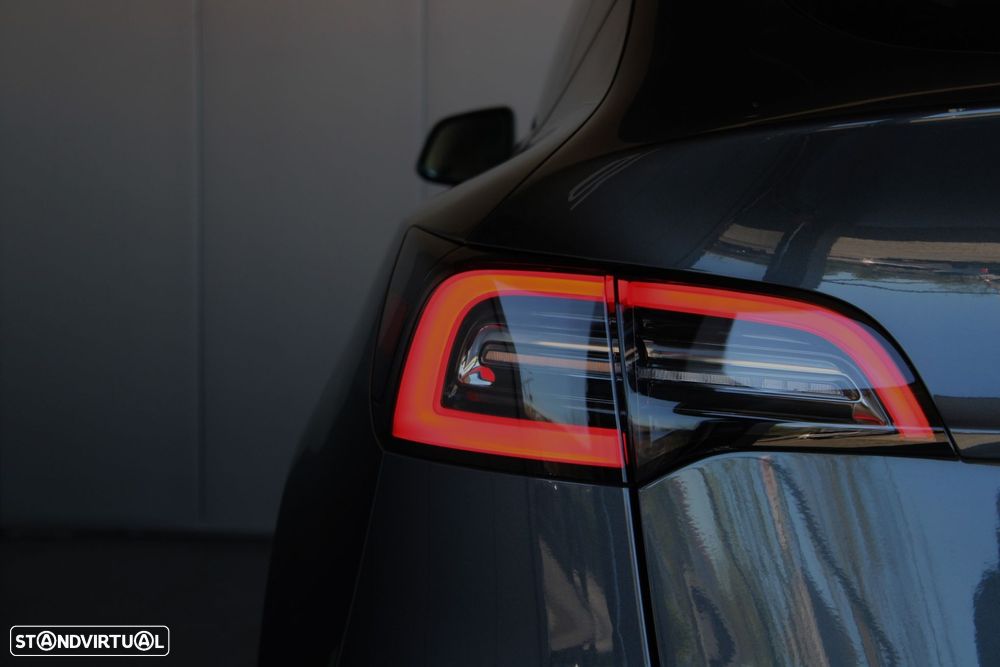 Tesla Model Y Long Range Tração Integral - 27