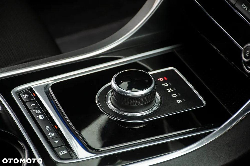 Jaguar XE - 20