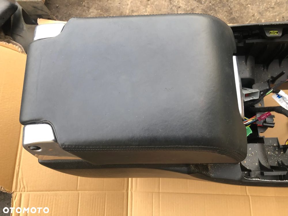 Tunel środkowy czarny z lodówką Range Rover Sport L320 - 2