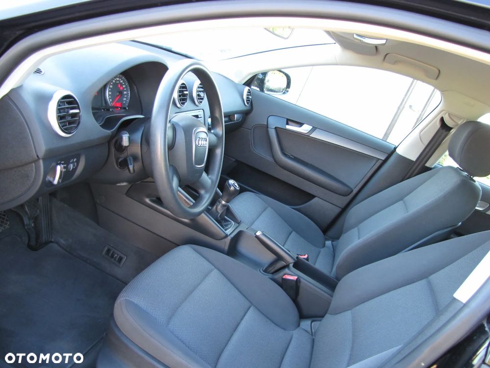 Audi A3 Sportback 1.6 Ambiente - 8