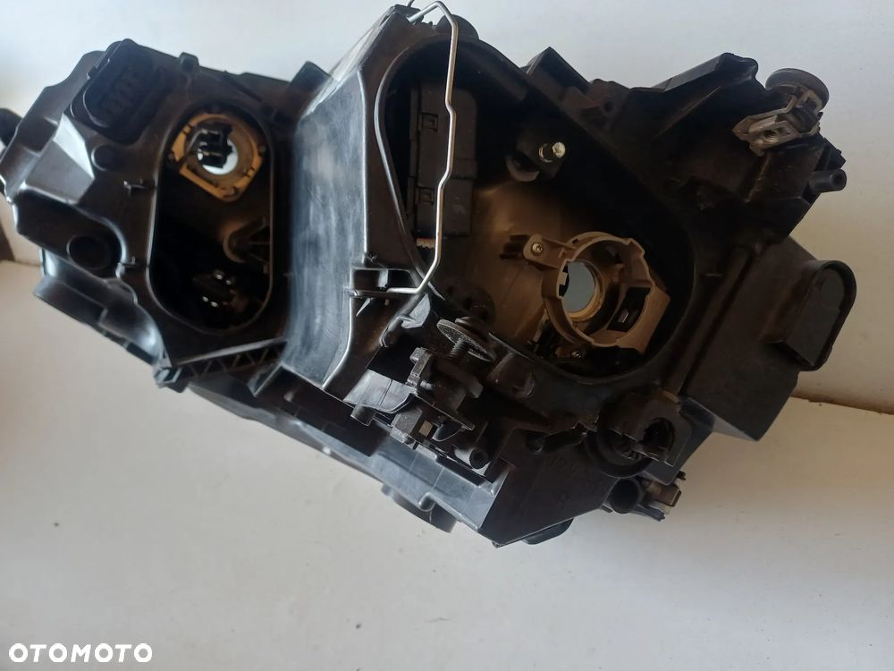 lampa prawy przod VW SPORTSVAN LIFT 2017 EUROPA - 10