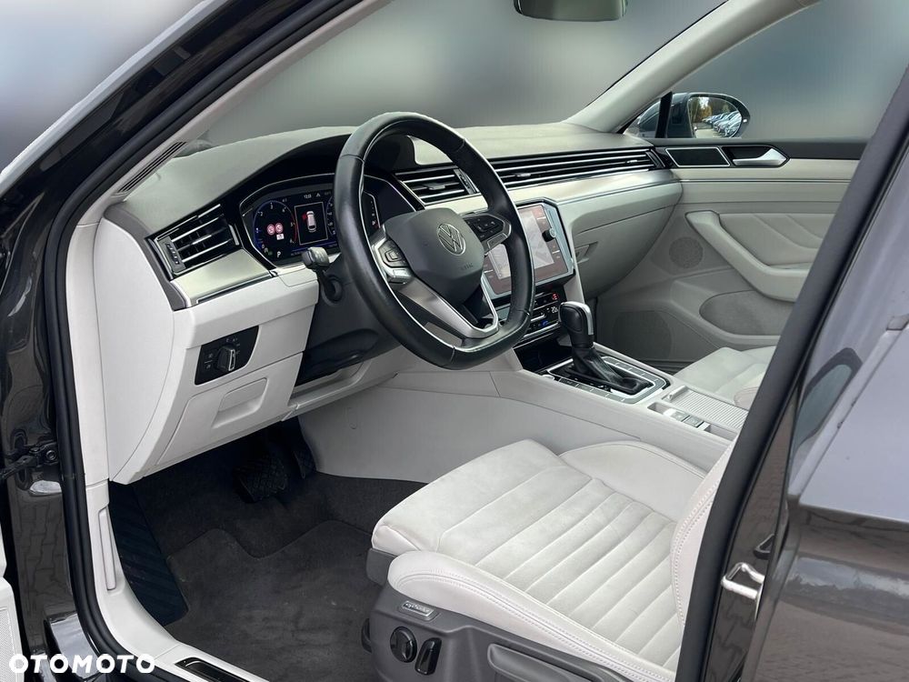 Volkswagen Passat Variant 2.0 TDI Elegance DSG - 12