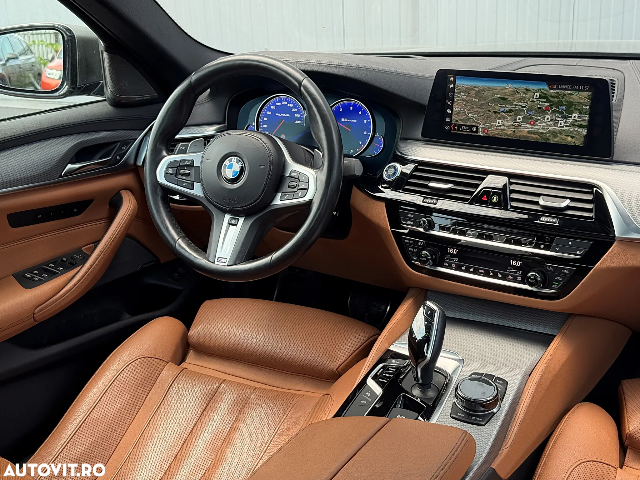 BMW Seria 5 550i xDrive - 14