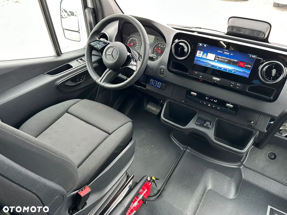 Mercedes-Benz Sprinter 517 - 19