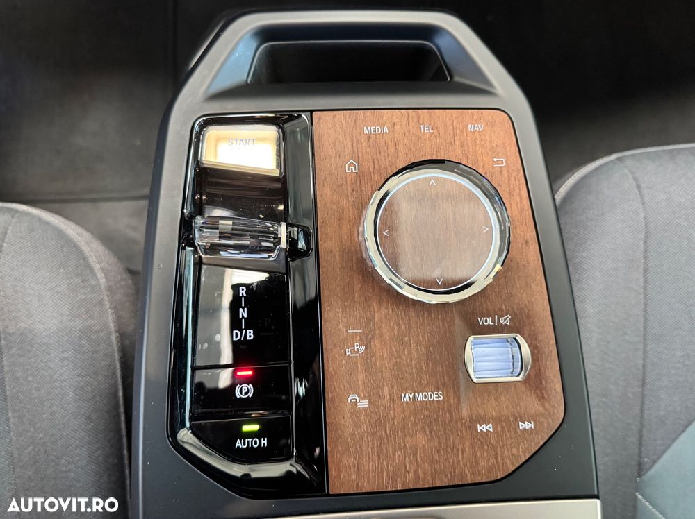 BMW iX - 23